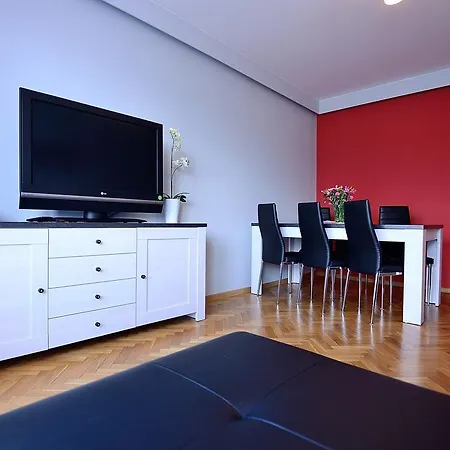 Family Victus In The Center By Renters * Sopot